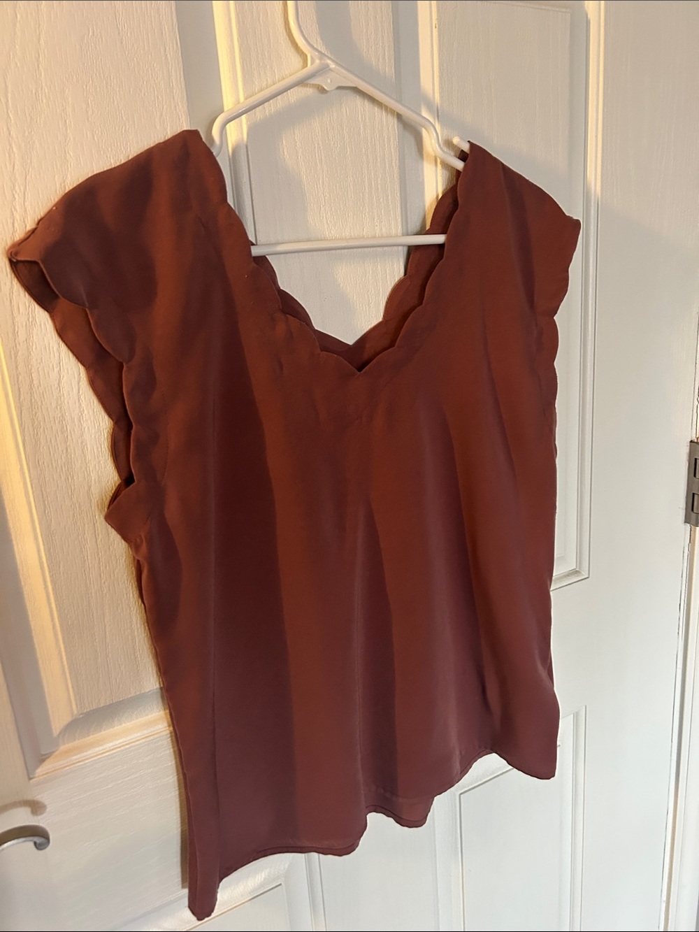 Express Scallop V-Neck Shell Top - Rust Brown